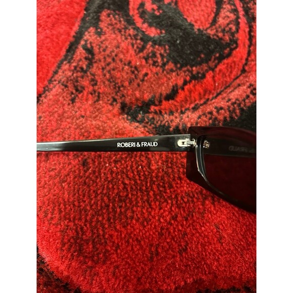 Robert & Fraud Geraldine Black Micro Sunglasses main image 4
